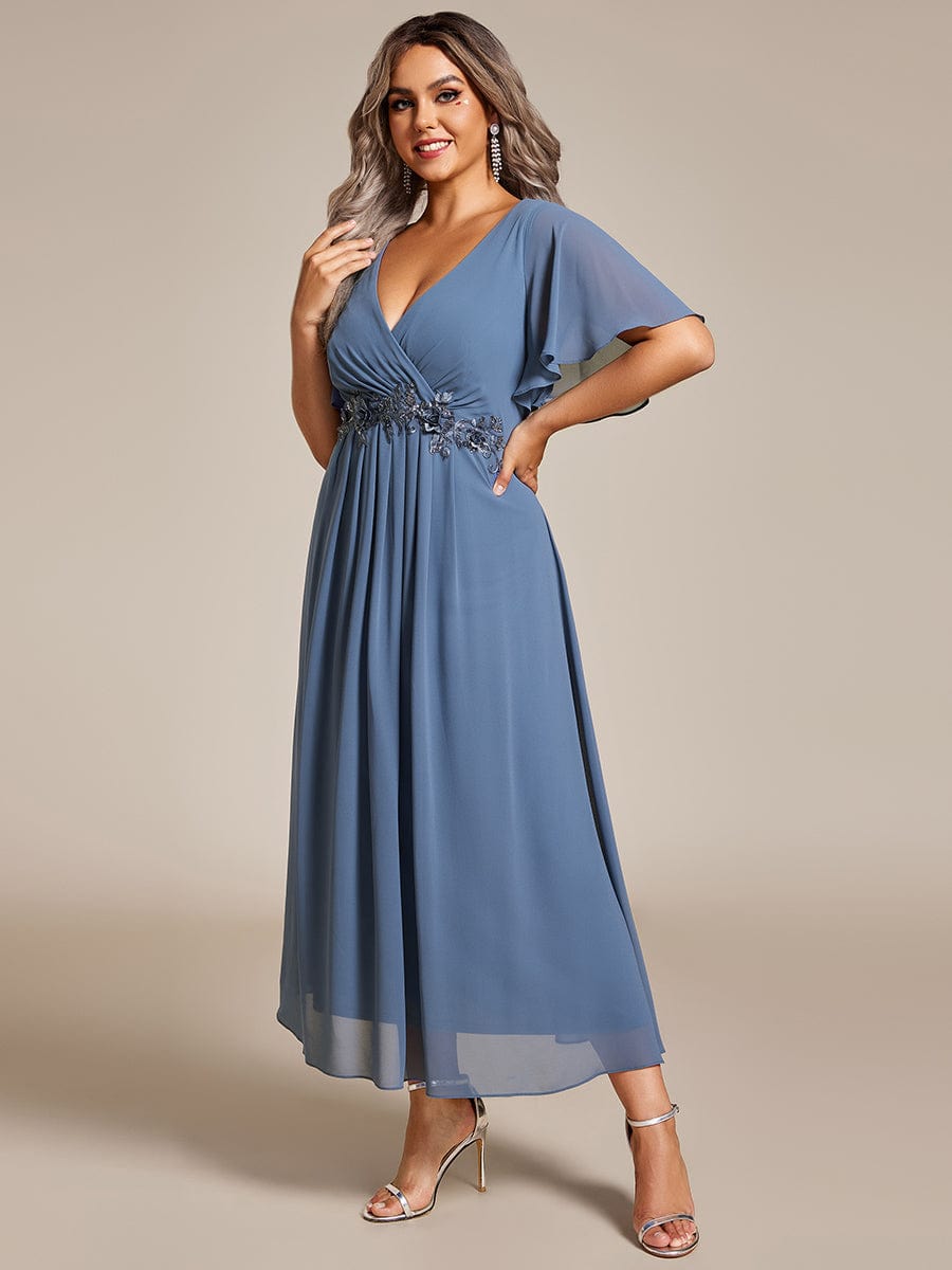 Plus Size V-Neck Chiffon Wedding Guest Dress with Waist Applique #color_Dusty Navy