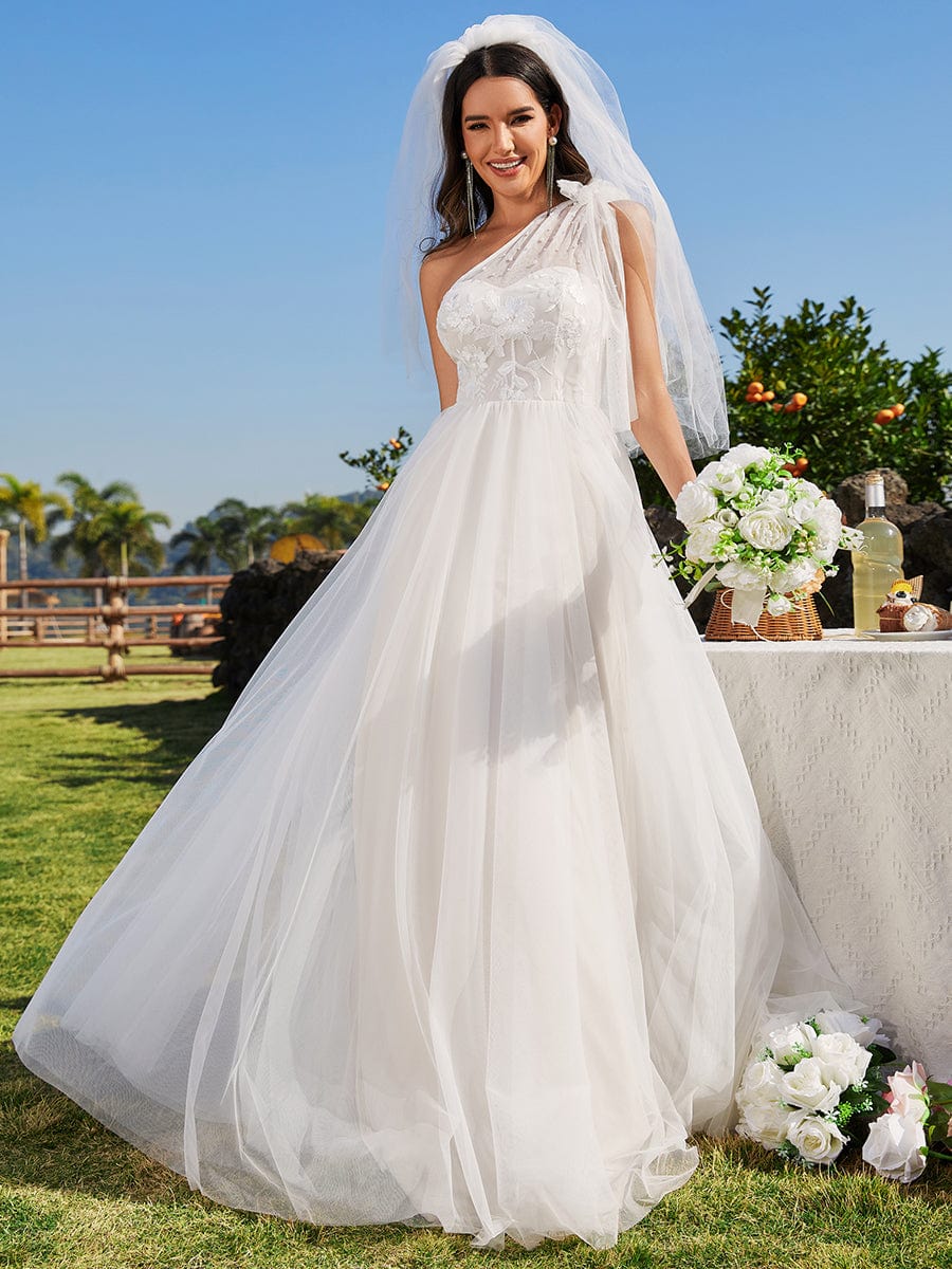 One-Shoulder Tulle Wedding Dresses featuring Applique #color_Ivory