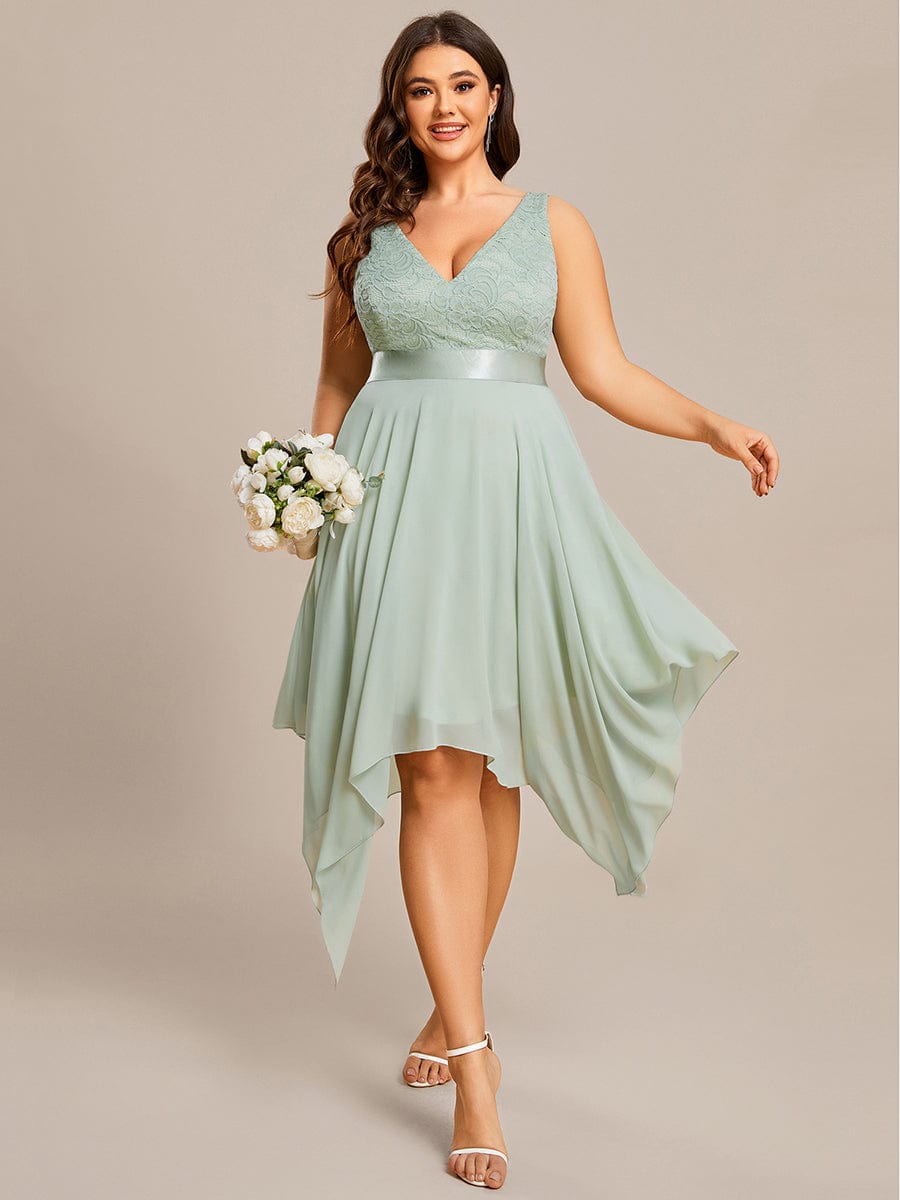 Plus Size Stunning V Neck Lace & Chiffon Prom Dress for Women #color_Mint Green