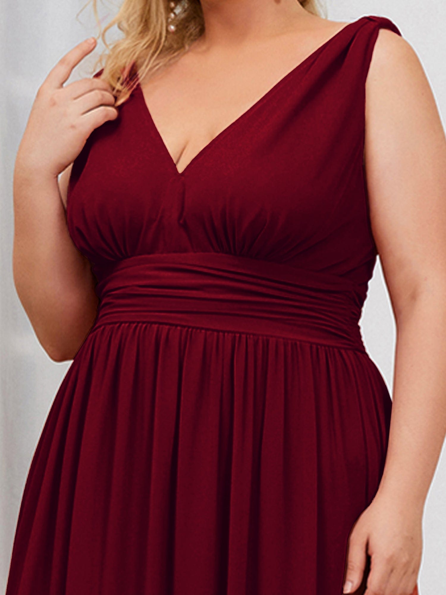 Plus Size Sleeveless V-Neck Chiffon Maxi Bridesmaid Dress #color_Burgundy